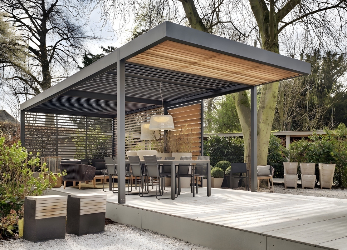 Односкатный навес-пристрой к дому из монолитного поликарбоната