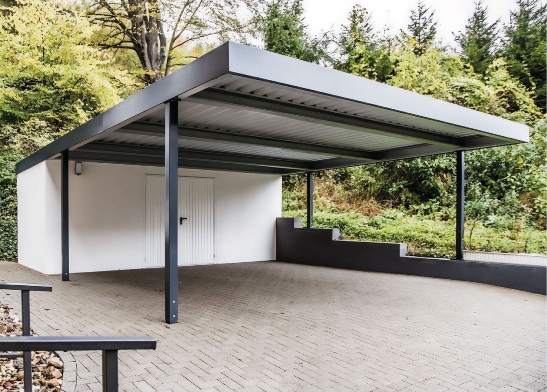 Современный автонавес с крышей из поликарбоната